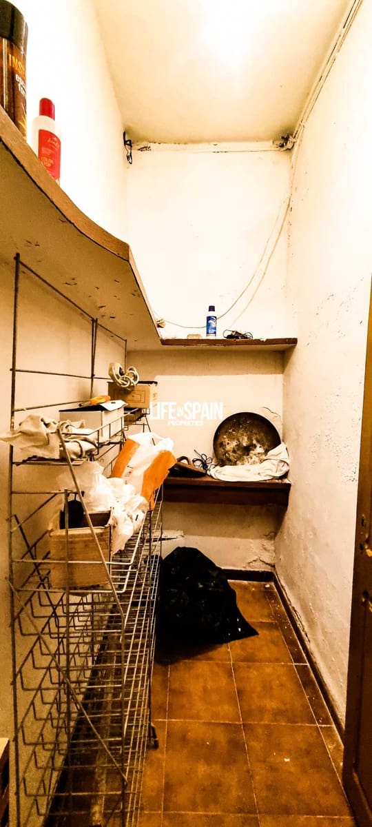 8 soveværelse Byhus til salg i Ginestar - € 85.000 (Ref: 9158365)