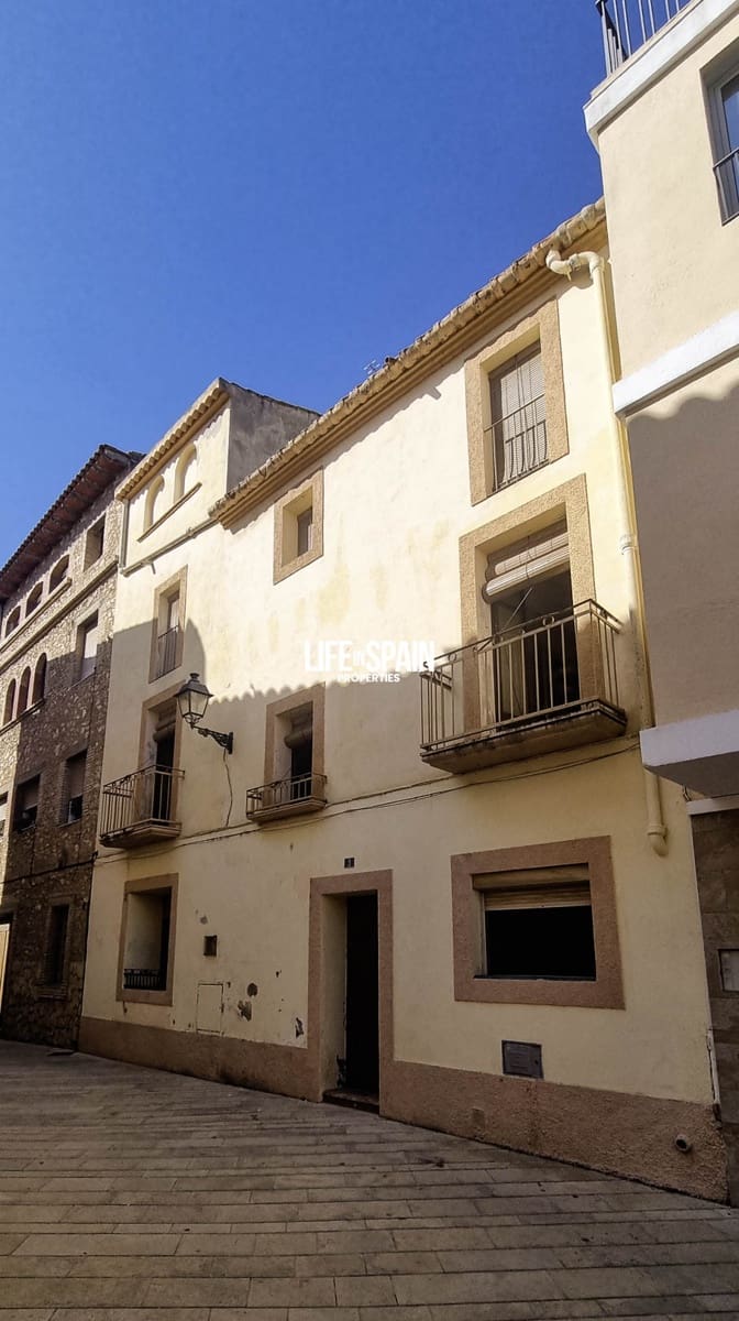 8 soveværelse Byhus til salg i Ginestar - € 85.000 (Ref: 9158365)