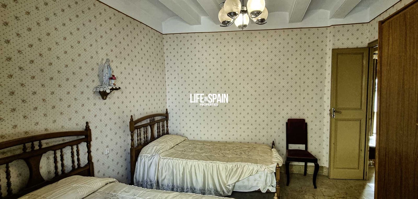 8 soveværelse Byhus til salg i Ginestar - € 85.000 (Ref: 9158365)