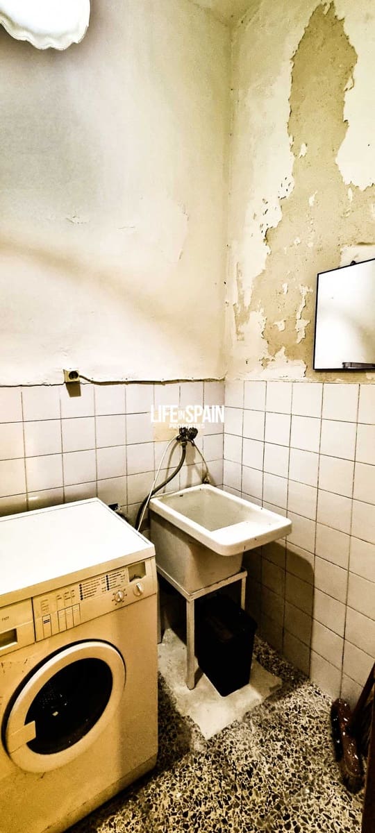 8 soveværelse Byhus til salg i Ginestar - € 85.000 (Ref: 9158365)