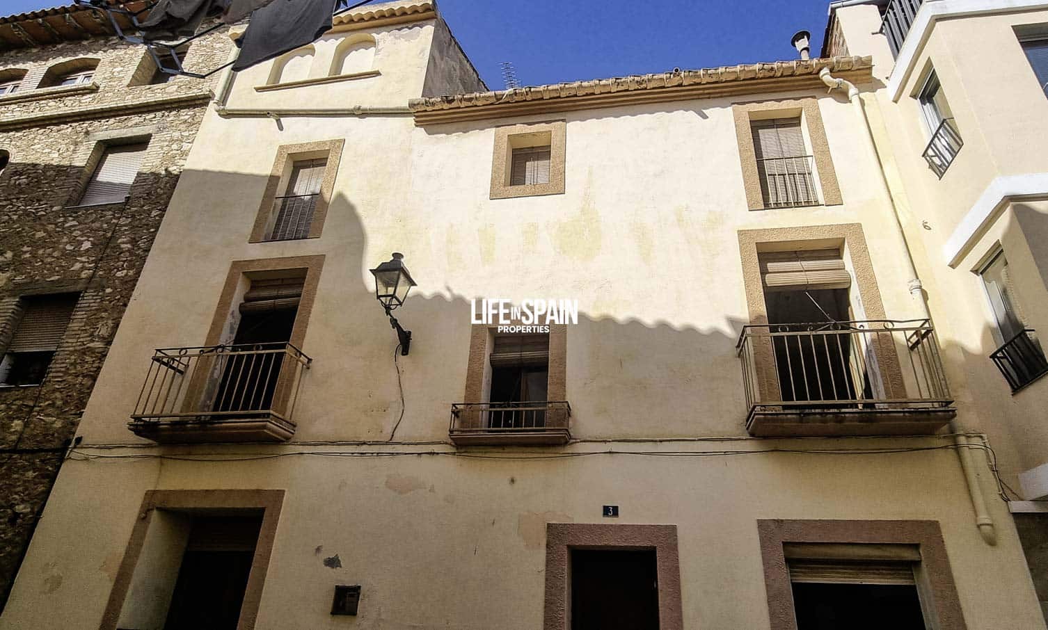 8 soveværelse Byhus til salg i Ginestar - € 85.000 (Ref: 9158365)