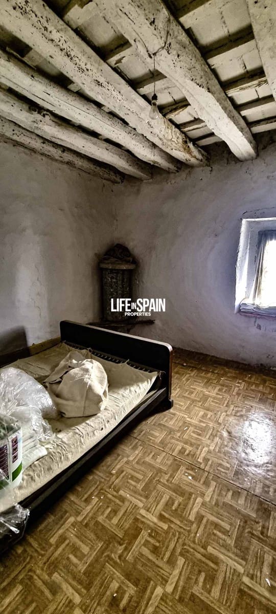 8 soveværelse Byhus til salg i Ginestar - € 85.000 (Ref: 9158365)