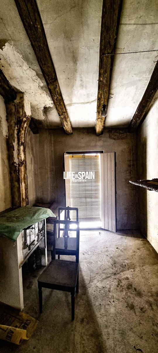 8 soveværelse Byhus til salg i Ginestar - € 85.000 (Ref: 9158365)