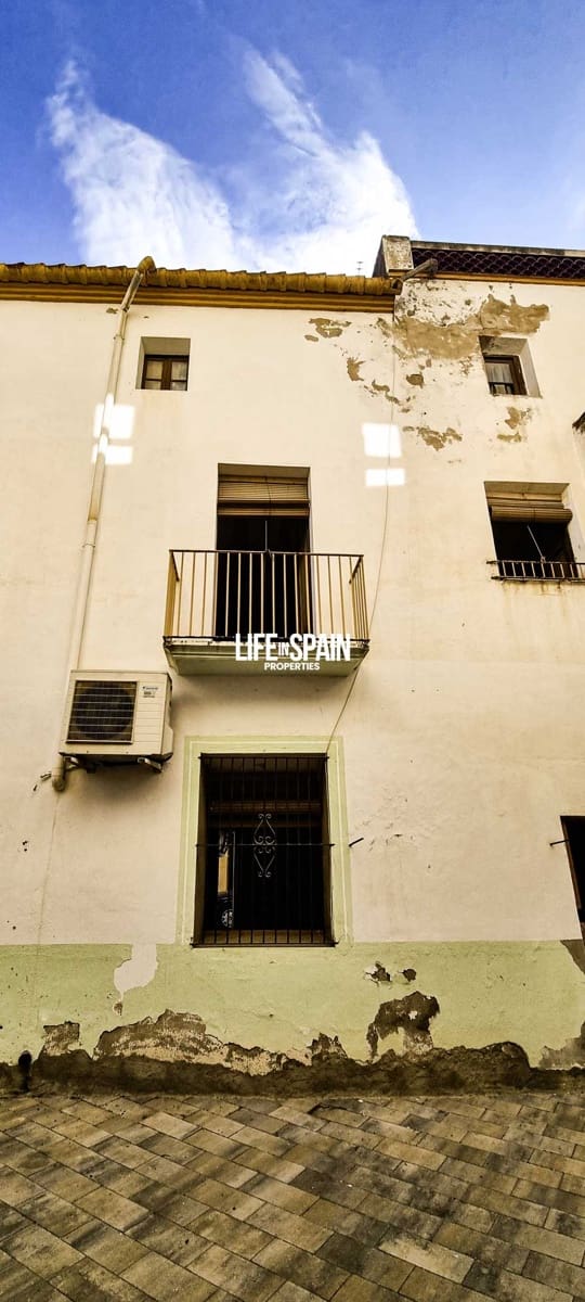 8 soveværelse Byhus til salg i Ginestar - € 85.000 (Ref: 9158365)