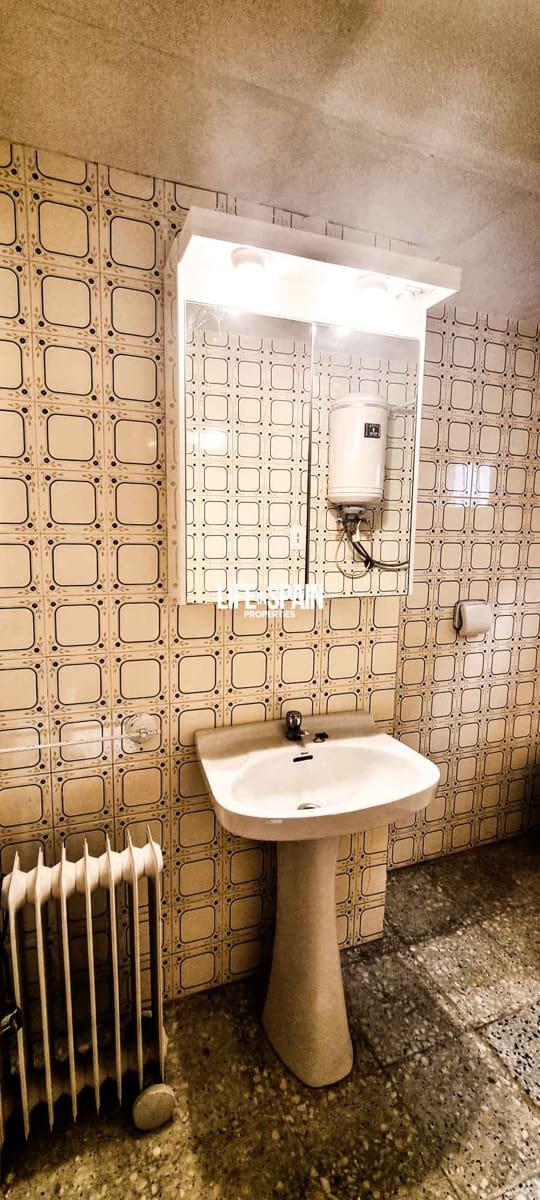 8 soveværelse Byhus til salg i Ginestar - € 85.000 (Ref: 9158365)