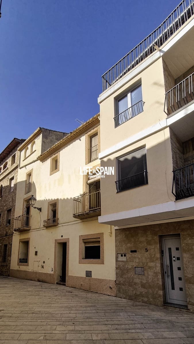 8 soveværelse Byhus til salg i Ginestar - € 85.000 (Ref: 9158365)