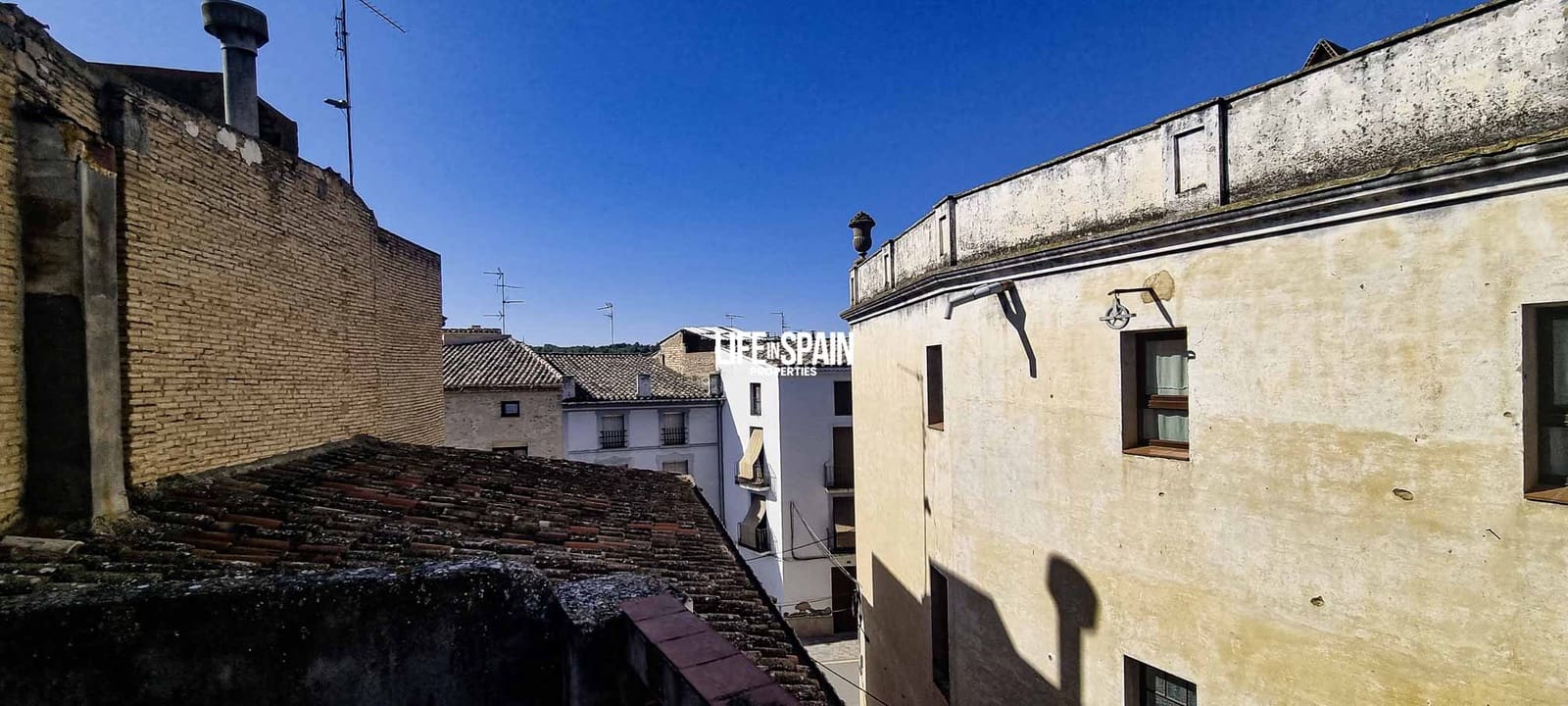 8 soveværelse Byhus til salg i Ginestar - € 85.000 (Ref: 9158365)