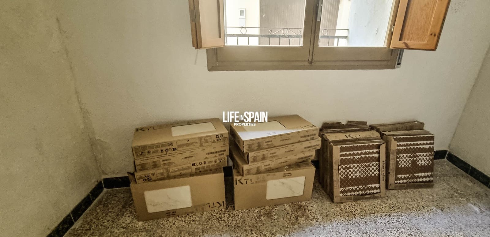 8 soveværelse Byhus til salg i Ginestar - € 85.000 (Ref: 9158365)