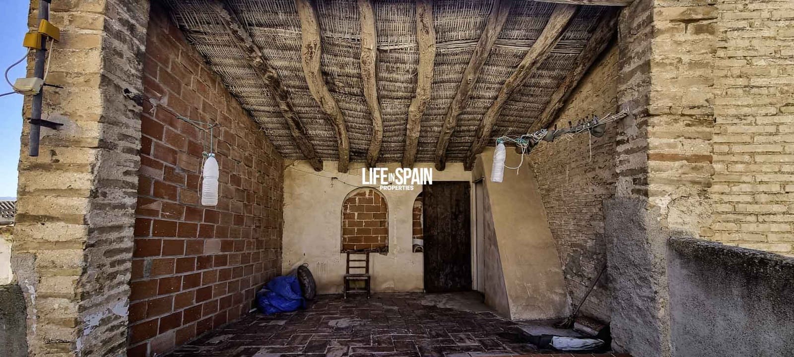 8 soveværelse Byhus til salg i Ginestar - € 85.000 (Ref: 9158365)