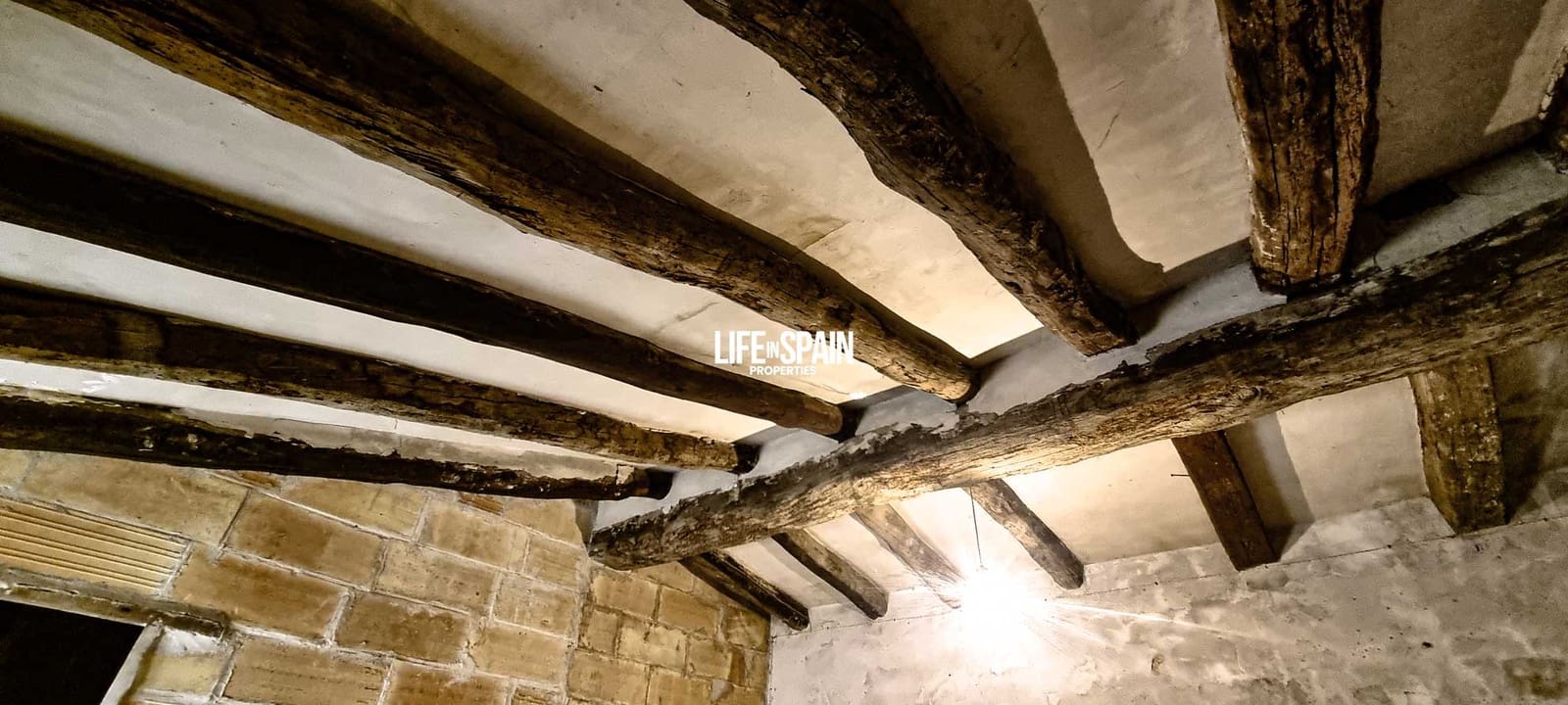 8 soveværelse Byhus til salg i Ginestar - € 85.000 (Ref: 9158365)