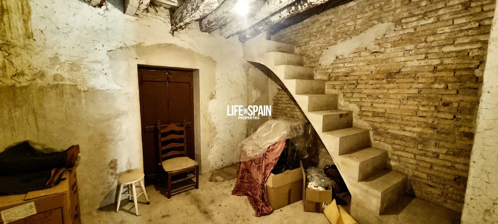 8 soveværelse Byhus til salg i Ginestar - € 85.000 (Ref: 9158365)