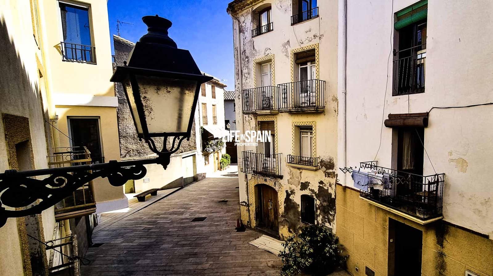 8 soveværelse Byhus til salg i Ginestar - € 85.000 (Ref: 9158365)