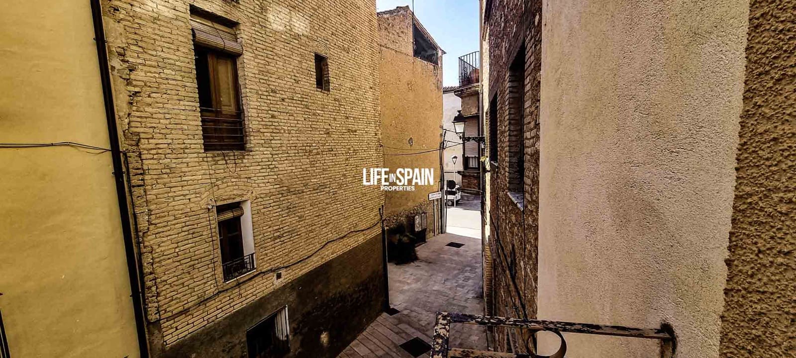 8 soveværelse Byhus til salg i Ginestar - € 85.000 (Ref: 9158365)