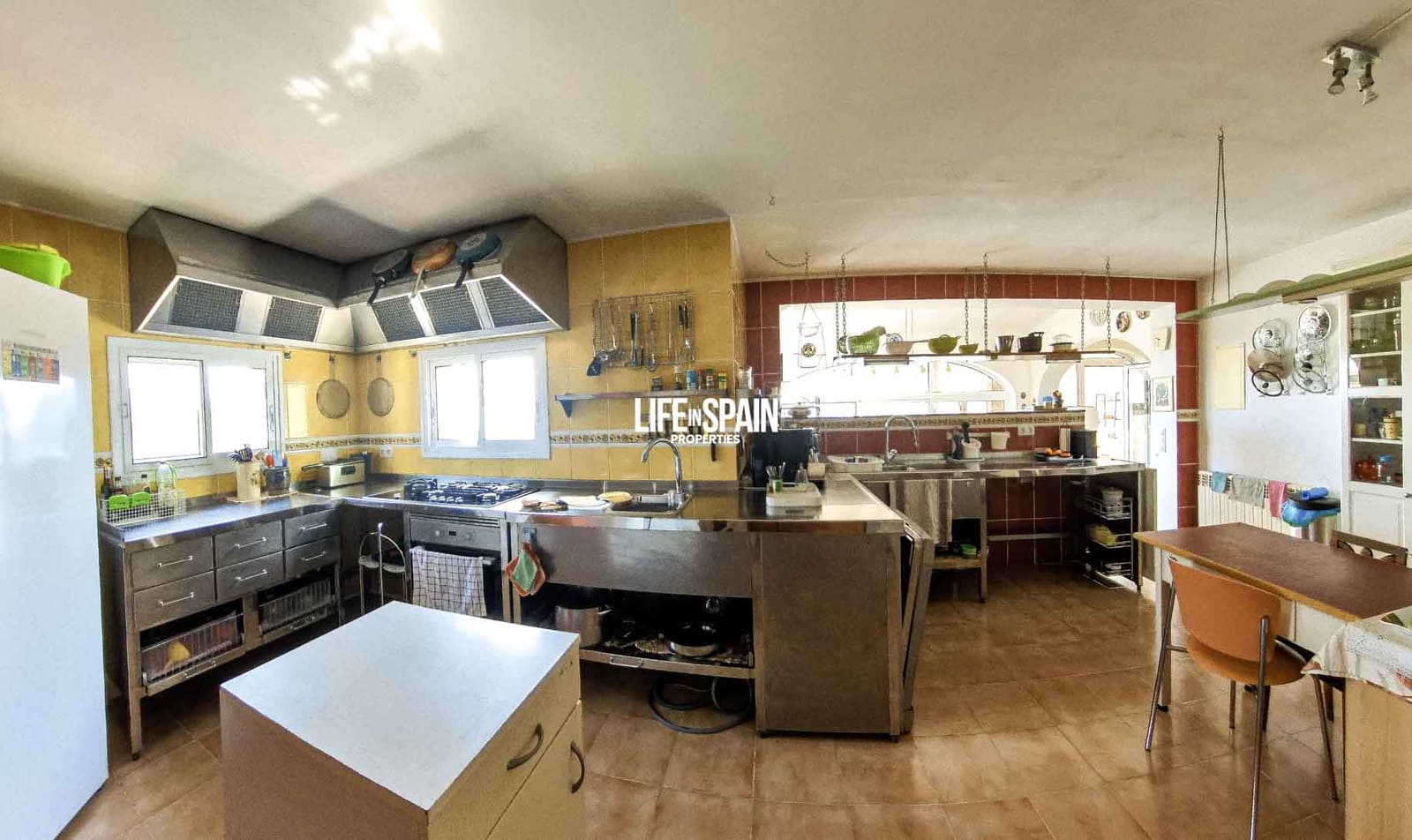 5 soveværelse Villa til salg i Tortosa med swimmingpool garage - € 715.000 (Ref: 9160604)