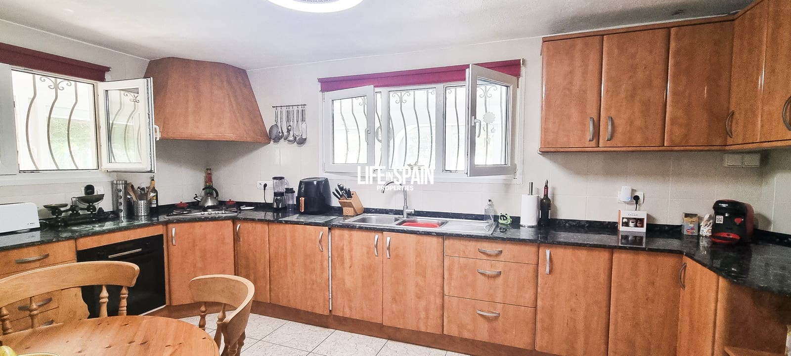 5 slaapkamer Villa te koop in L'Ampolla met zwembad garage - € 550.000 (Ref: 9195102)
