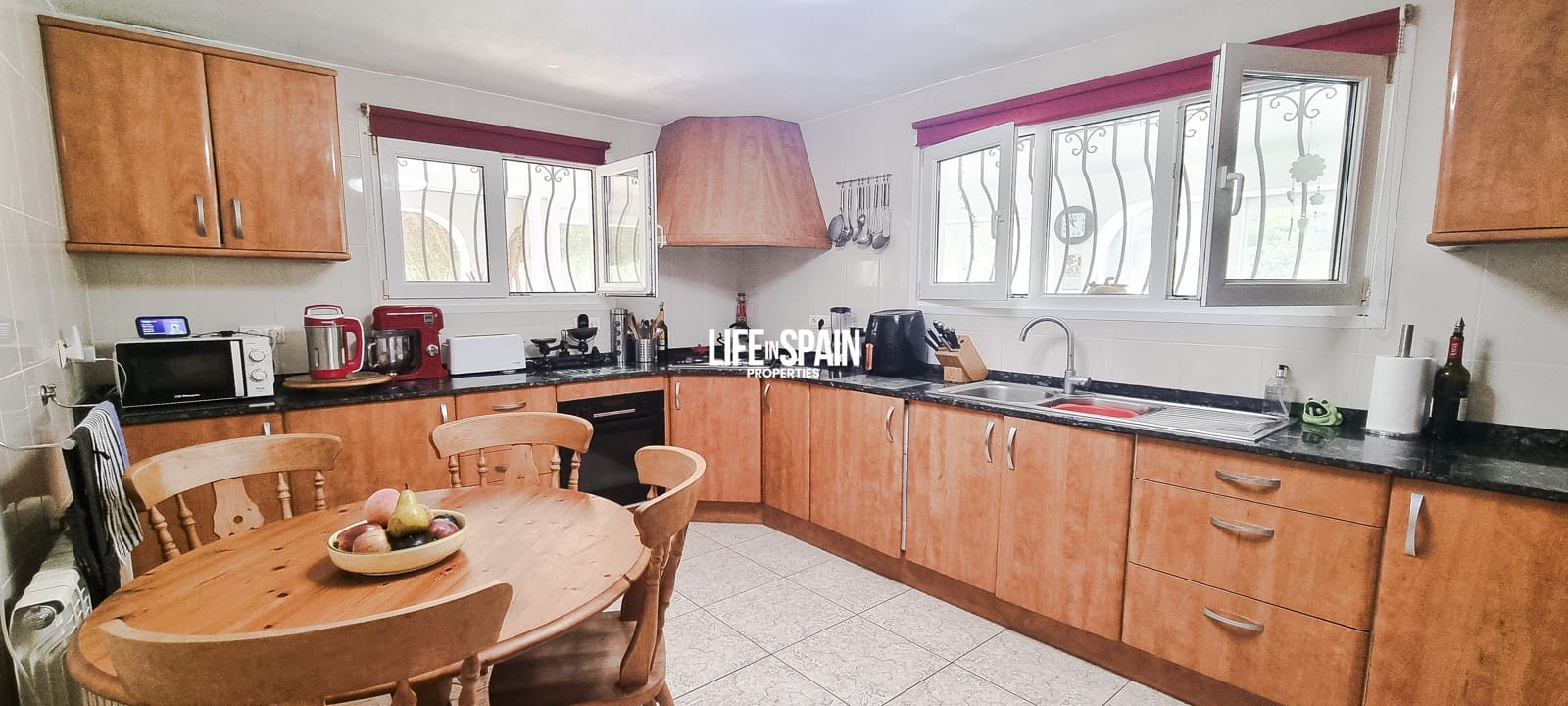 5 slaapkamer Villa te koop in L'Ampolla met zwembad garage - € 550.000 (Ref: 9195102)