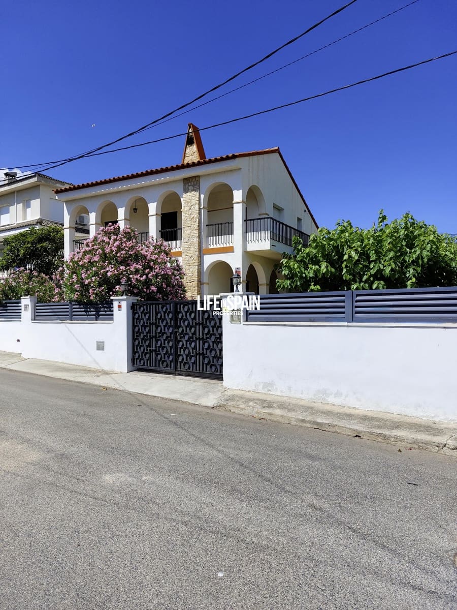 5 Zimmer Villa zu verkaufen in L'Ampolla mit Pool - 378.000 € (Ref: 9703259)