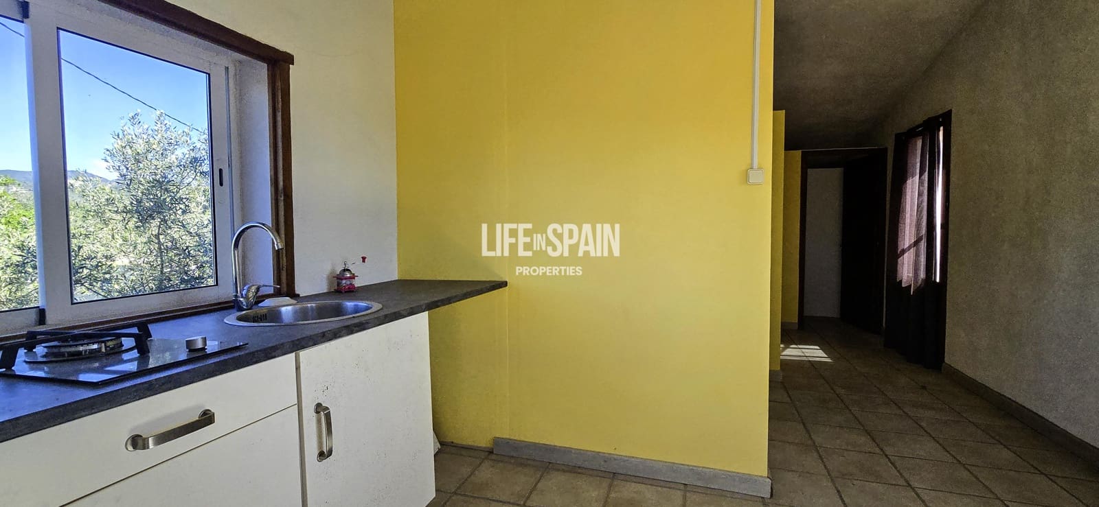 6 bedroom Finca/Country House for sale in L'Ampolla - € 390,000 (Ref: 9751489)