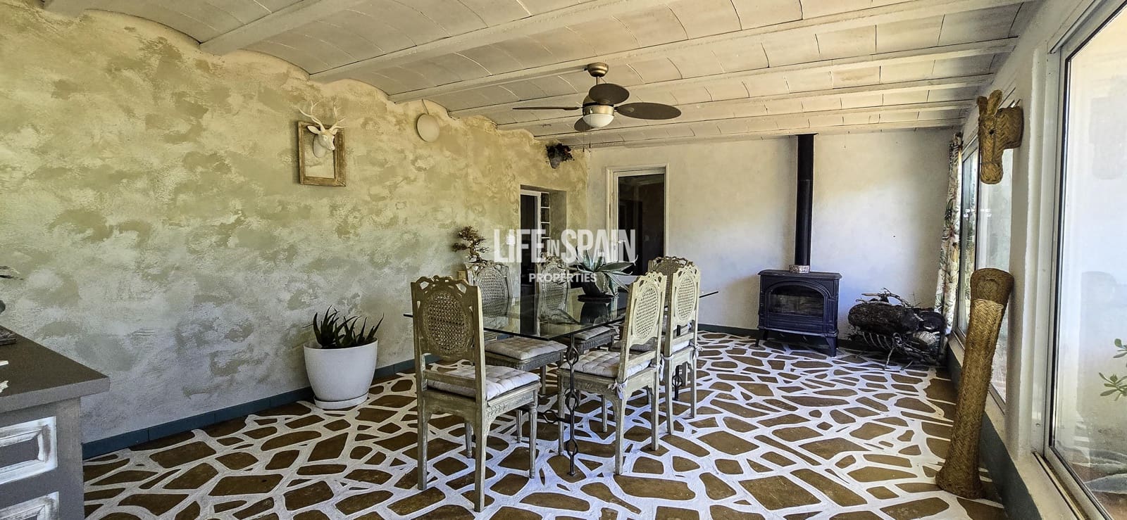 6 bedroom Finca/Country House for sale in L'Ampolla - € 390,000 (Ref: 9751489)