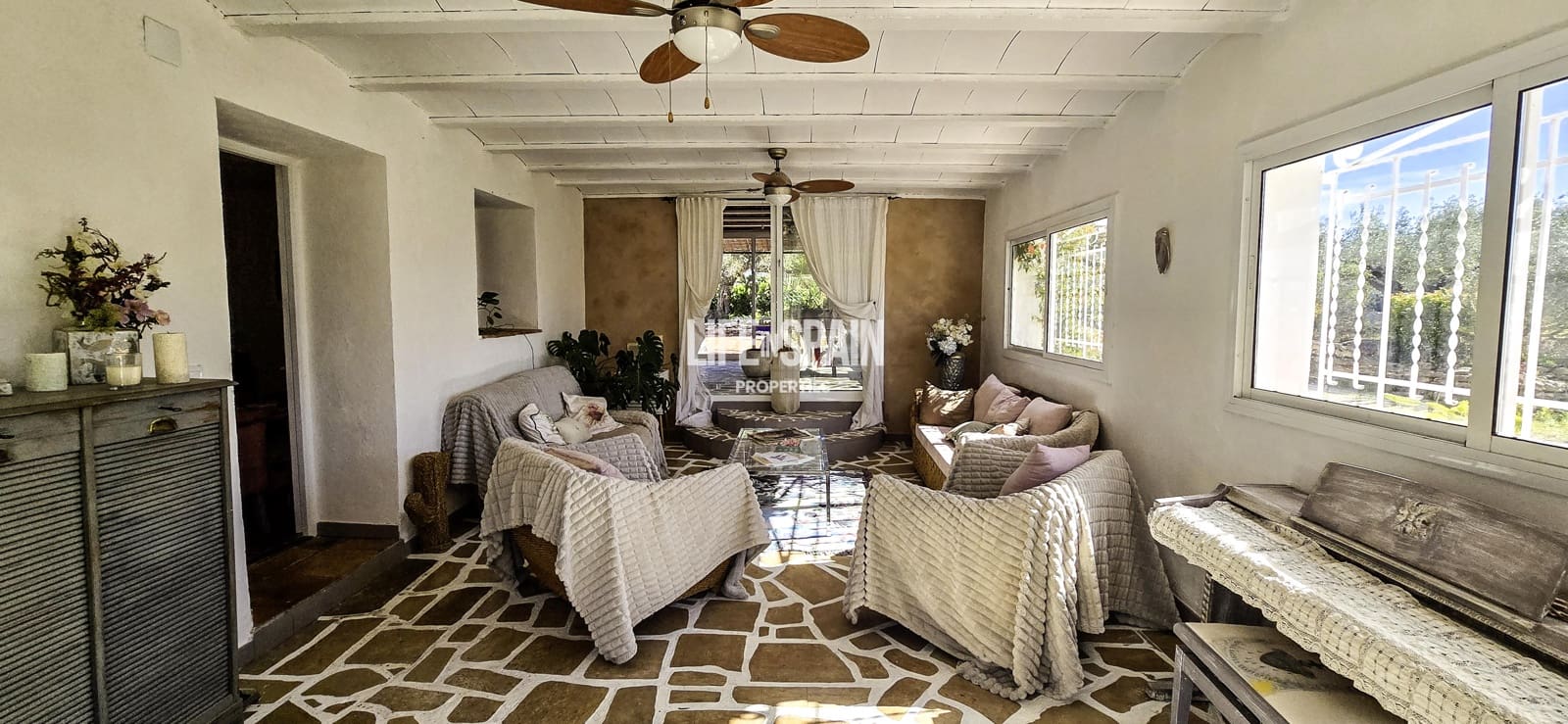 6 bedroom Finca/Country House for sale in L'Ampolla - € 390,000 (Ref: 9751489)