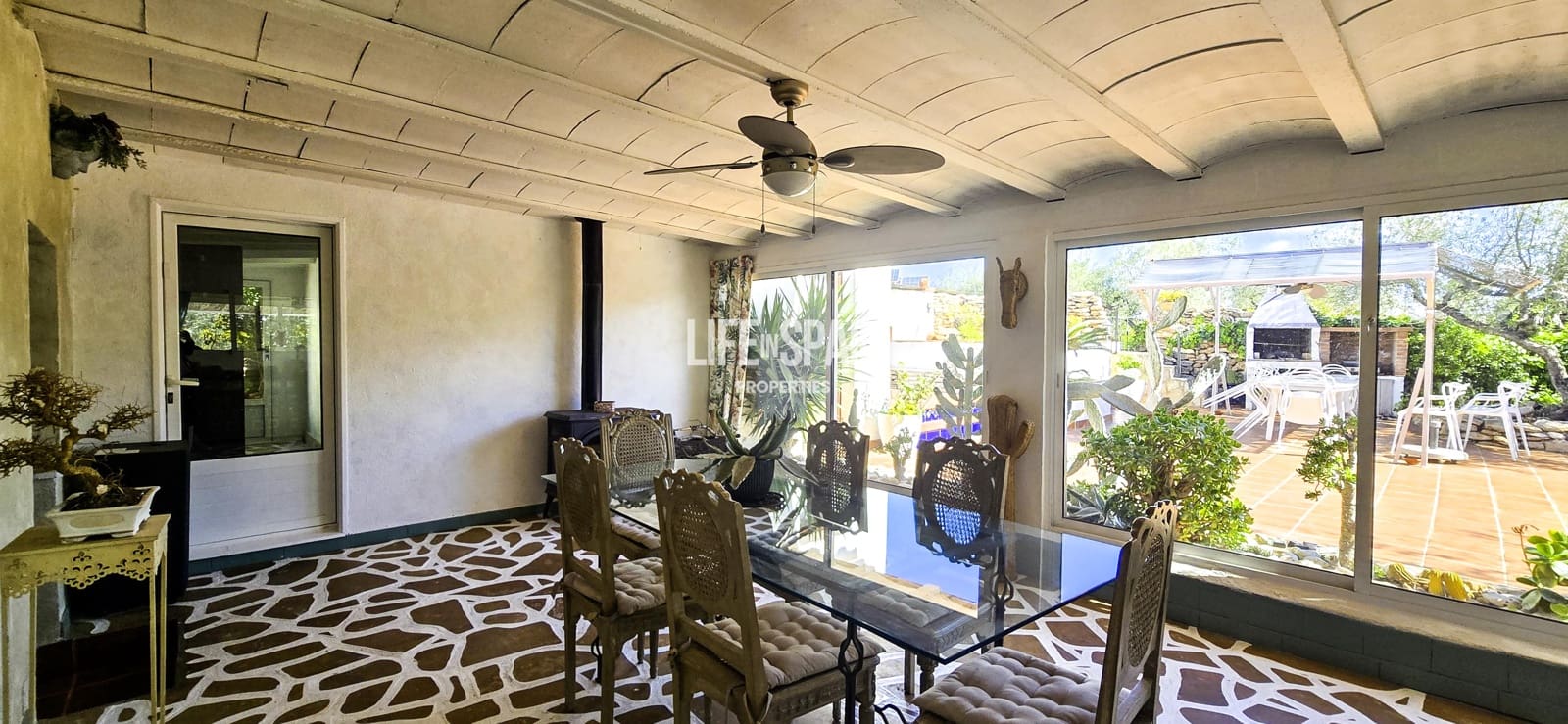 6 bedroom Finca/Country House for sale in L'Ampolla - € 390,000 (Ref: 9751489)