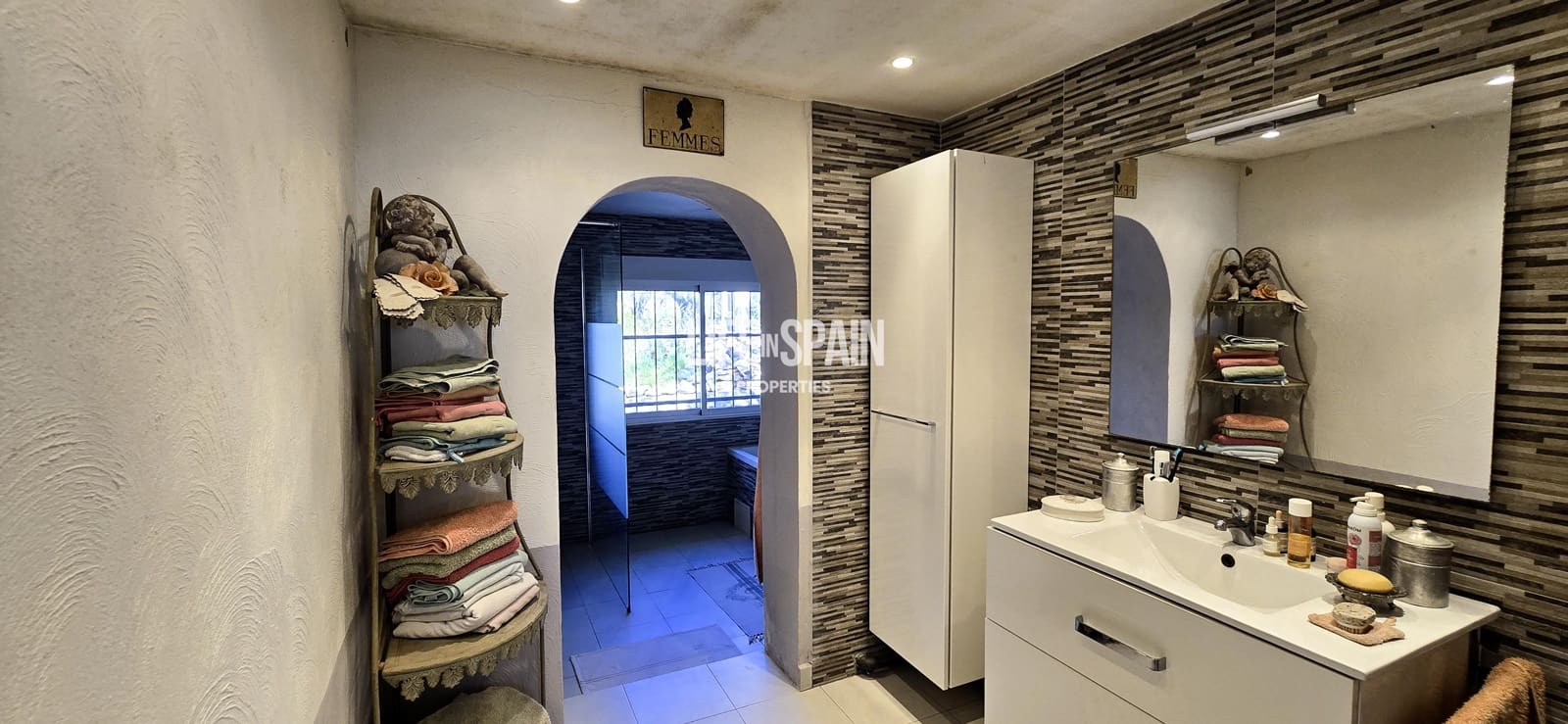 6 bedroom Finca/Country House for sale in L'Ampolla - € 390,000 (Ref: 9751489)