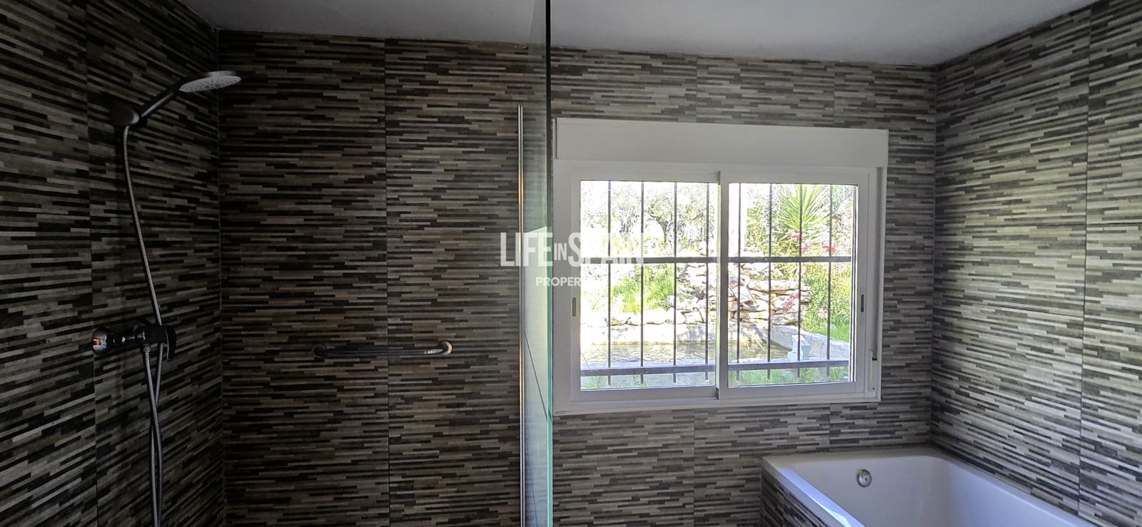 6 bedroom Finca/Country House for sale in L'Ampolla - € 390,000 (Ref: 9751489)