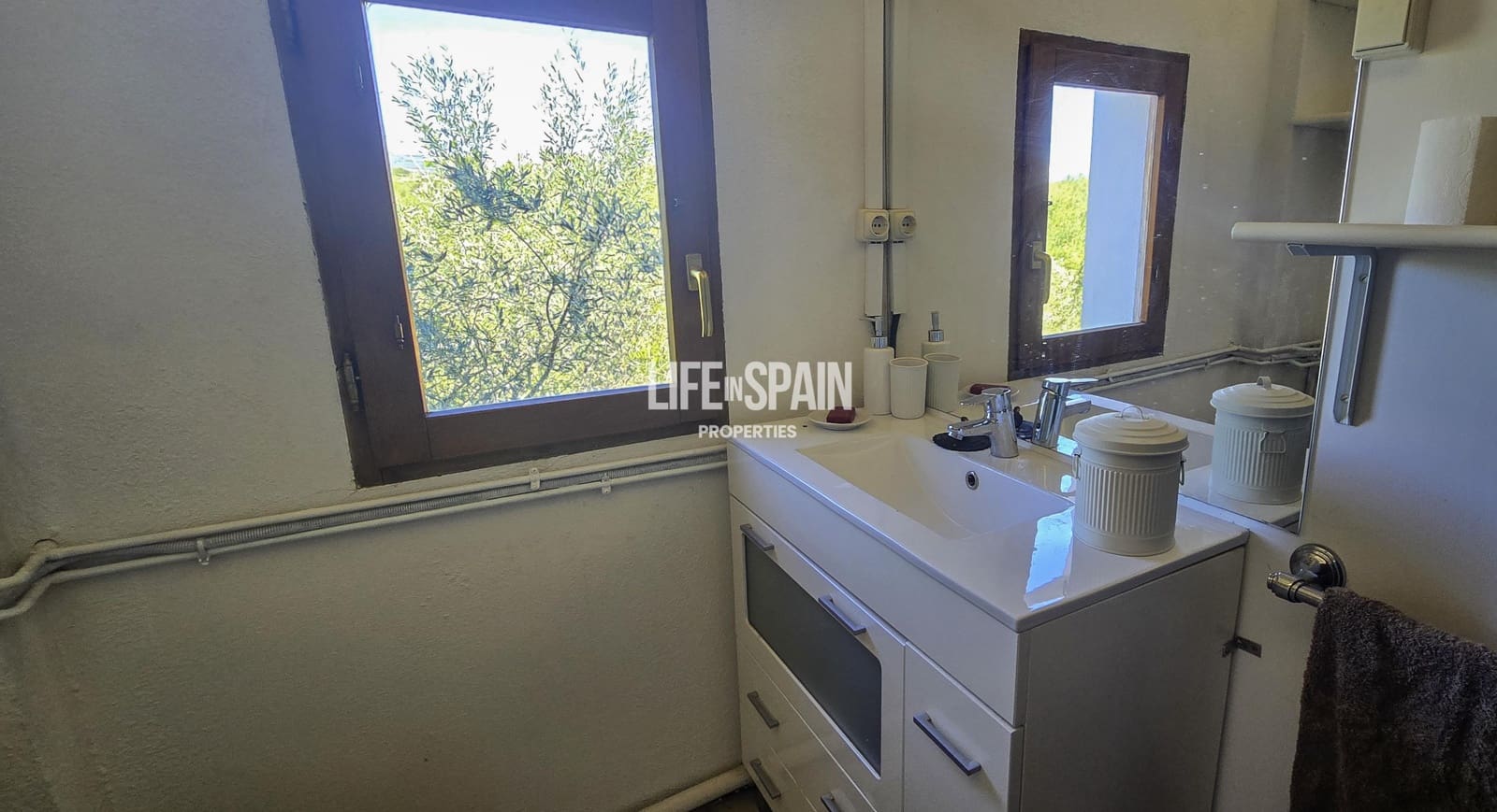 6 bedroom Finca/Country House for sale in L'Ampolla - € 390,000 (Ref: 9751489)