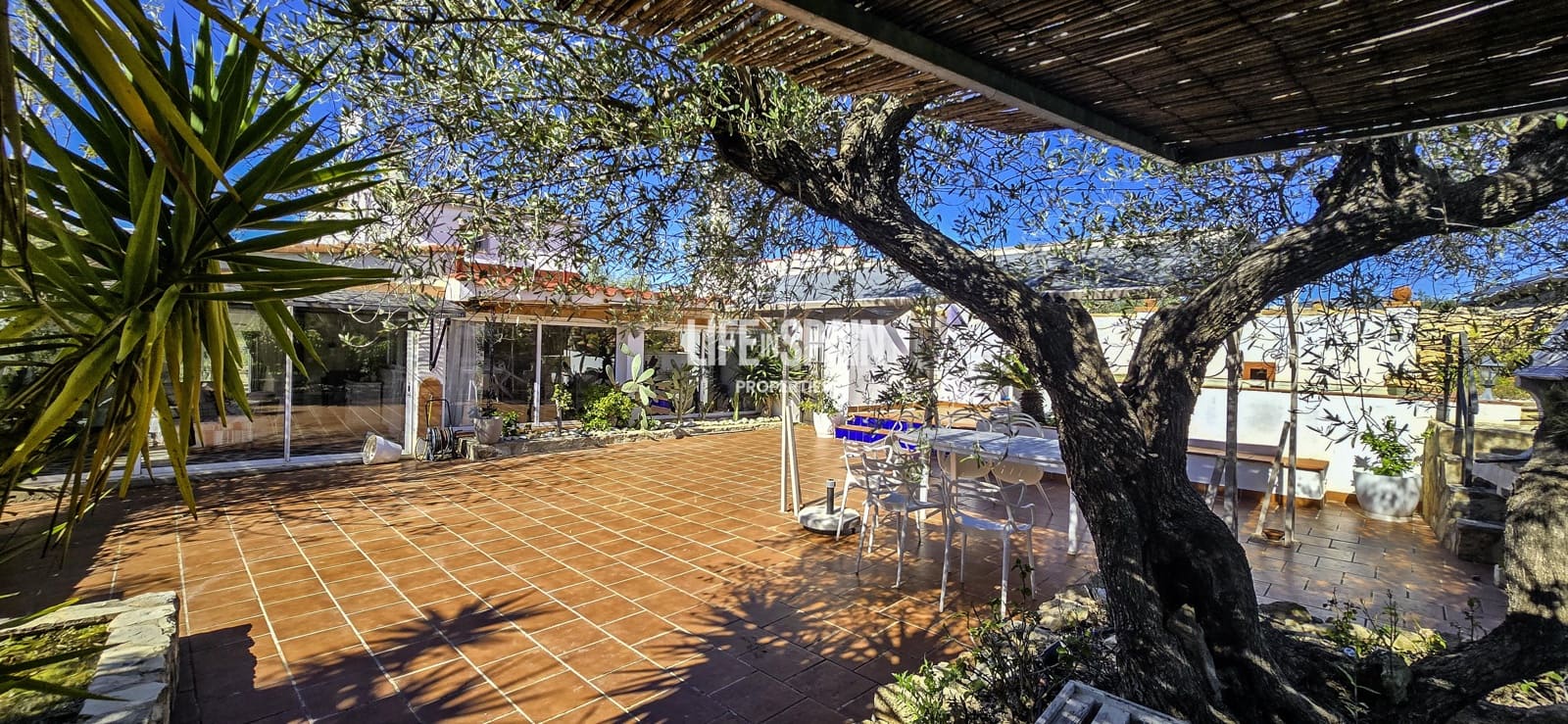 6 bedroom Finca/Country House for sale in L'Ampolla - € 390,000 (Ref: 9751489)