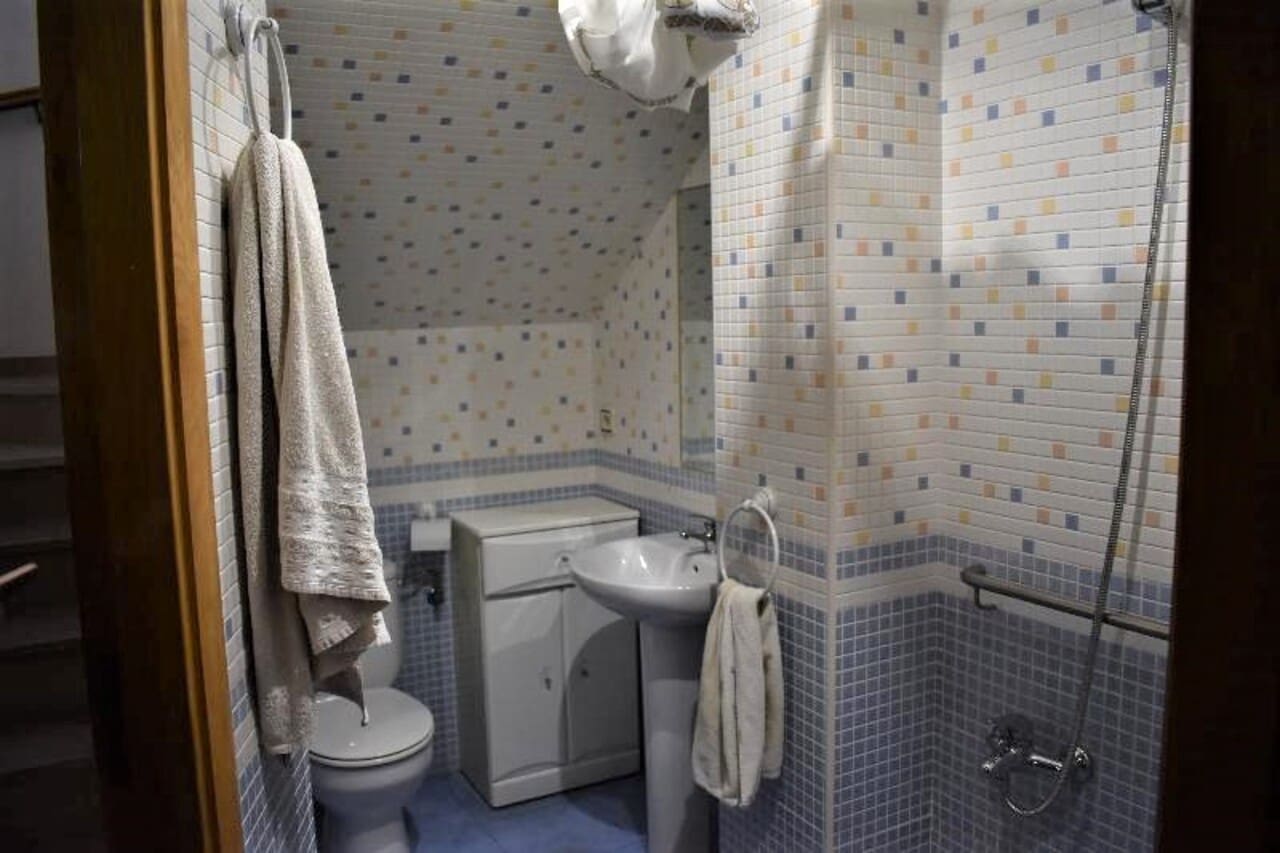 6 bedroom Villa for sale in Puerto de Mazarron with garage - € 197,995 (Ref: 7660054)