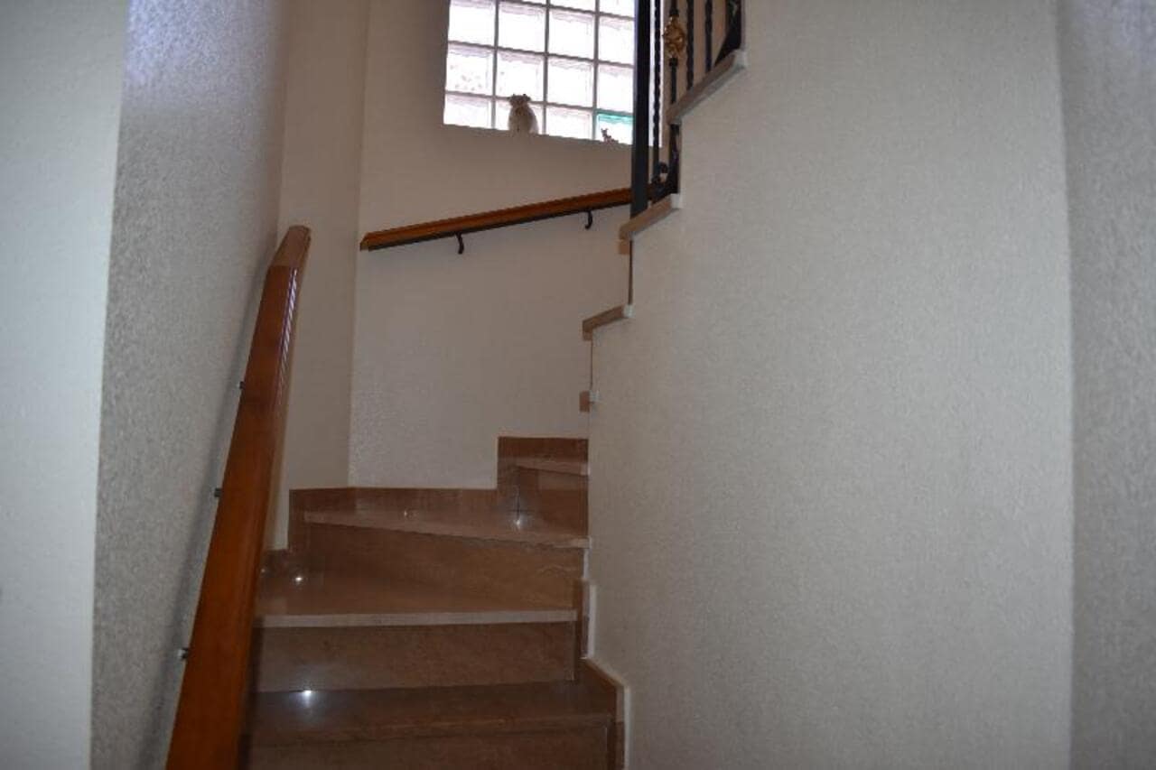 6 bedroom Villa for sale in Puerto de Mazarron with garage - € 197,995 (Ref: 7660054)