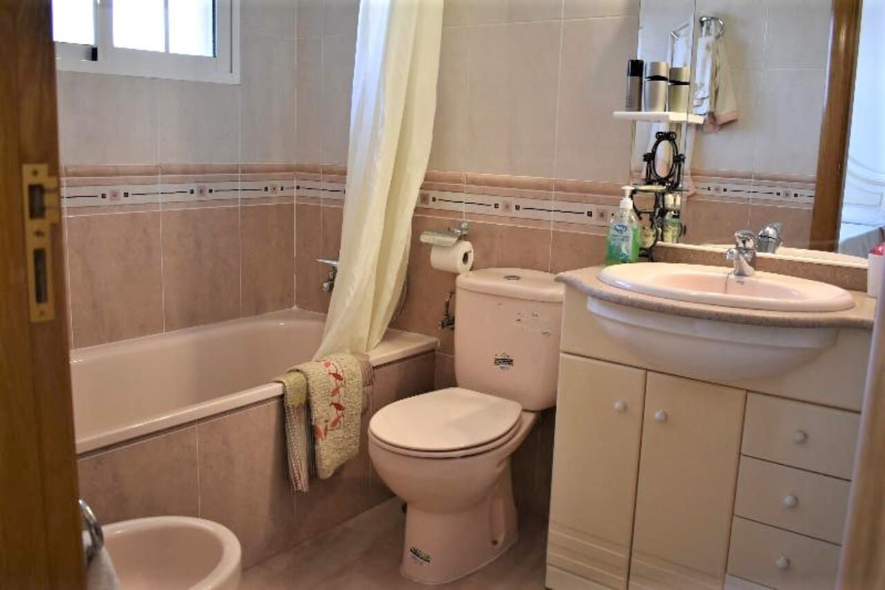 6 bedroom Villa for sale in Puerto de Mazarron with garage - € 197,995 (Ref: 7660054)