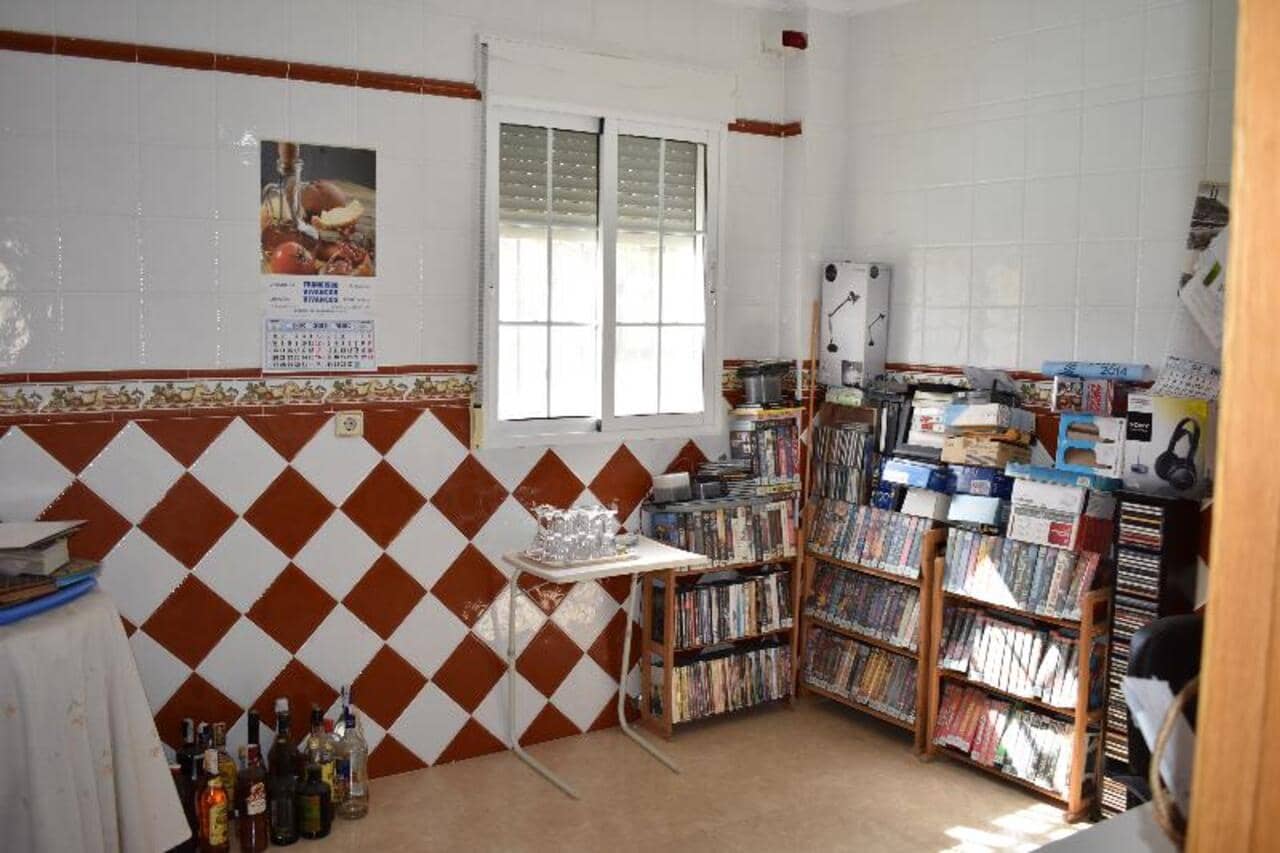 6 bedroom Villa for sale in Puerto de Mazarron with garage - € 197,995 (Ref: 7660054)