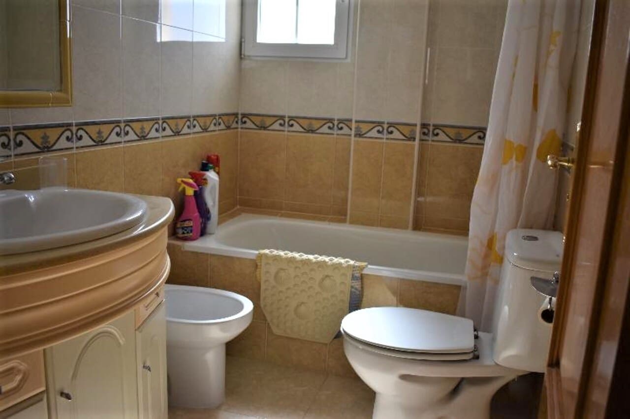 6 bedroom Villa for sale in Puerto de Mazarron with garage - € 197,995 (Ref: 7660054)