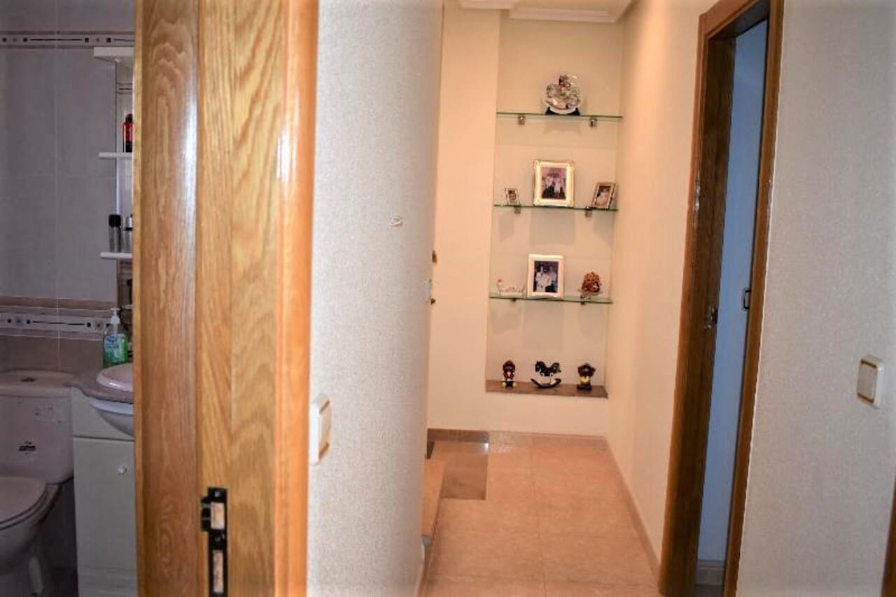 6 bedroom Villa for sale in Puerto de Mazarron with garage - € 197,995 (Ref: 7660054)