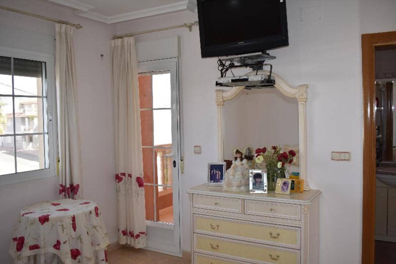 6 bedroom Villa for sale in Puerto de Mazarron with garage - € 197,995 (Ref: 7660054)