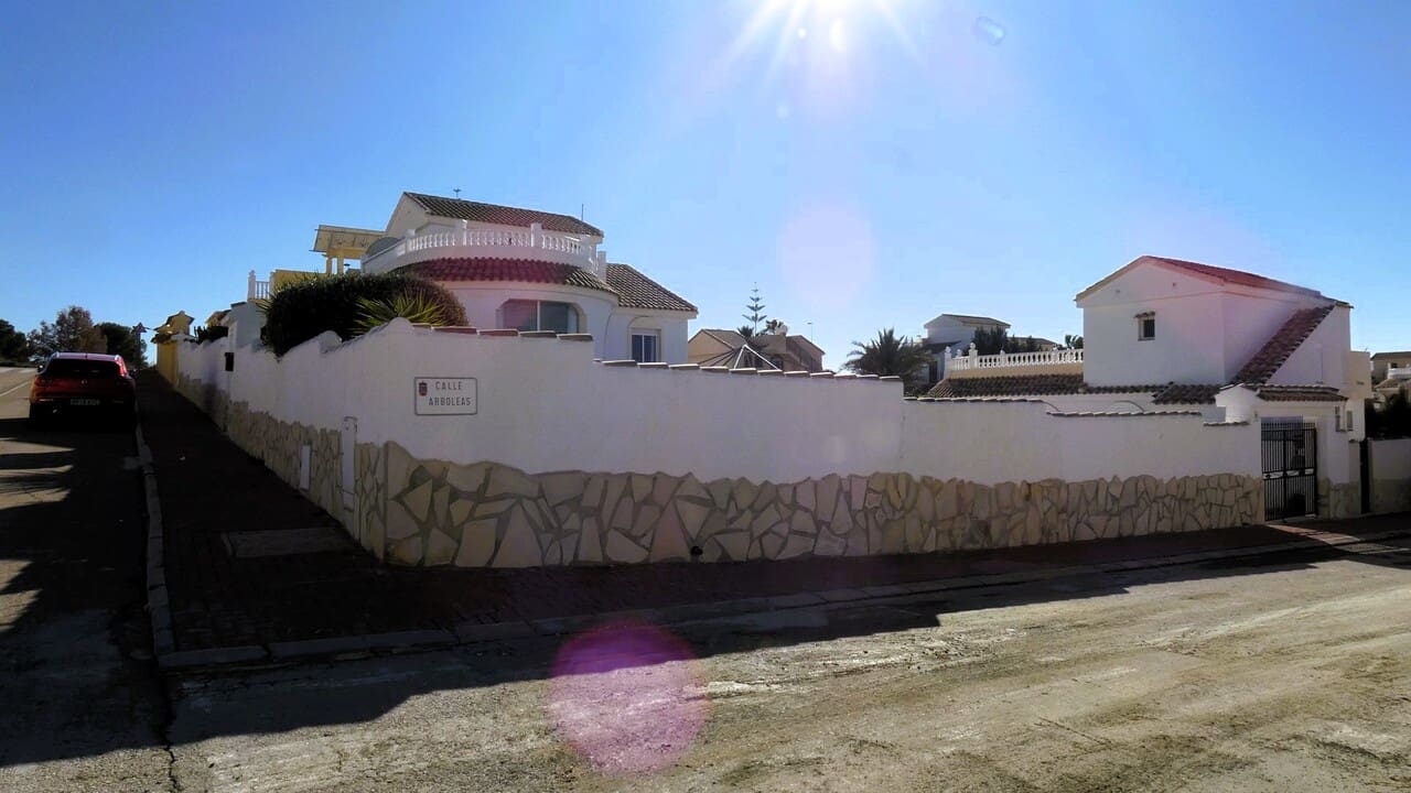 5 bedroom Villa for sale in Mazarron with pool - € 329,995 (Ref: 8742304)