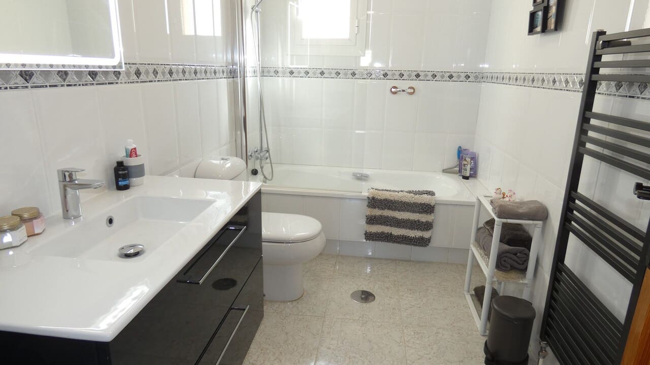 5 bedroom Villa for sale in Mazarron with pool - € 329,995 (Ref: 8742304)