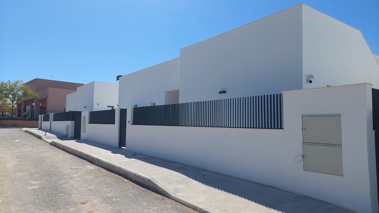 3 bedroom Villa for sale in Condado de Alhama with pool - € 318,500 (Ref: 8810628)