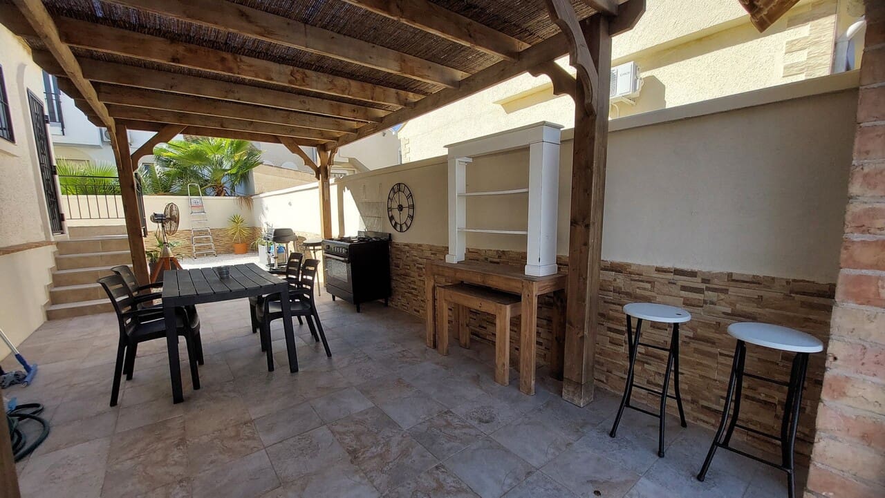 3 soveværelse Villa til salg i Camposol med swimmingpool - € 209.000 (Ref: 9370371)