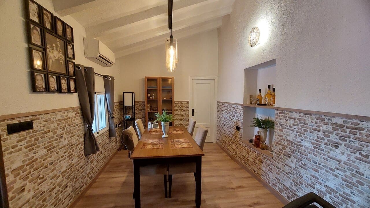 4 bedroom Villa for sale in El Pareton - € 185,000 (Ref: 9510344)