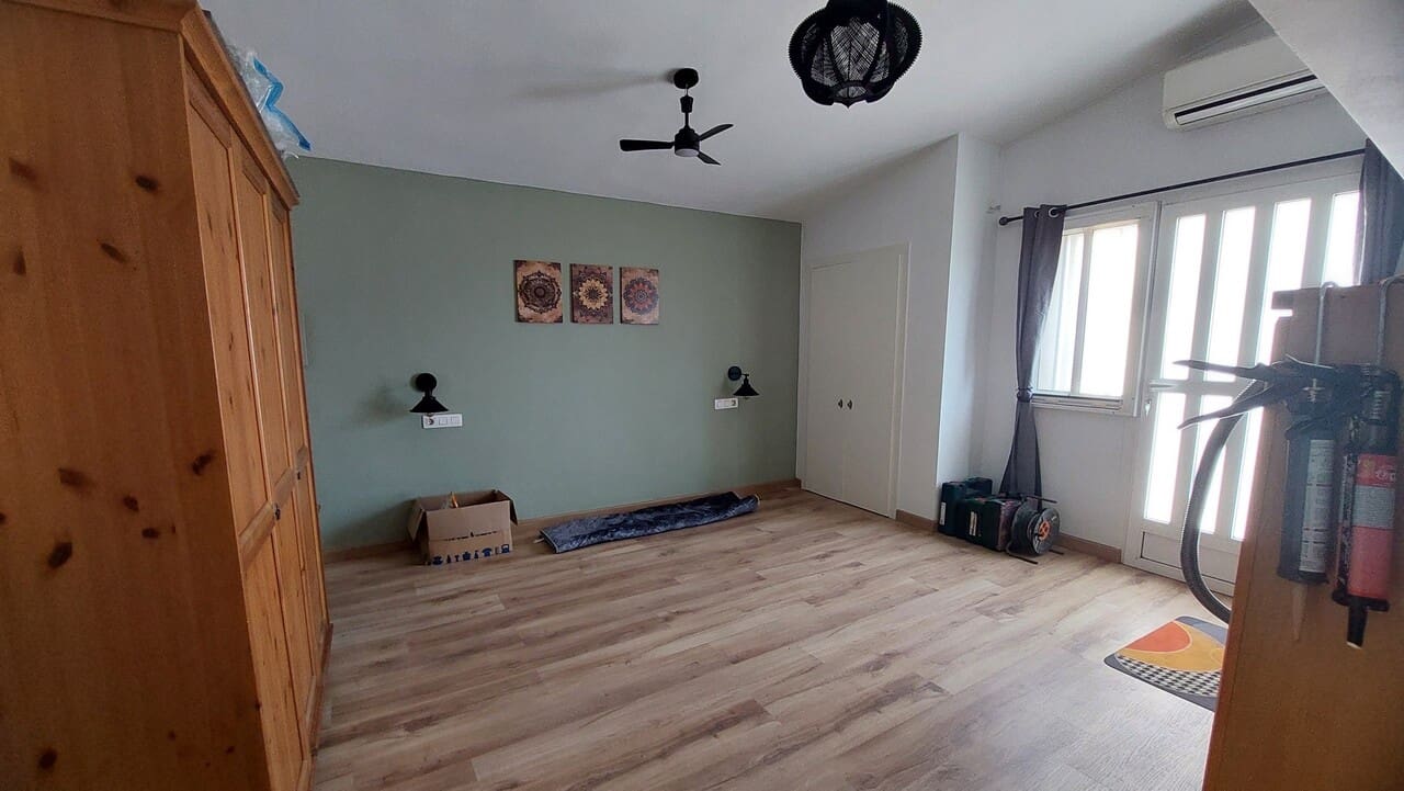 4 bedroom Villa for sale in El Pareton - € 185,000 (Ref: 9510344)