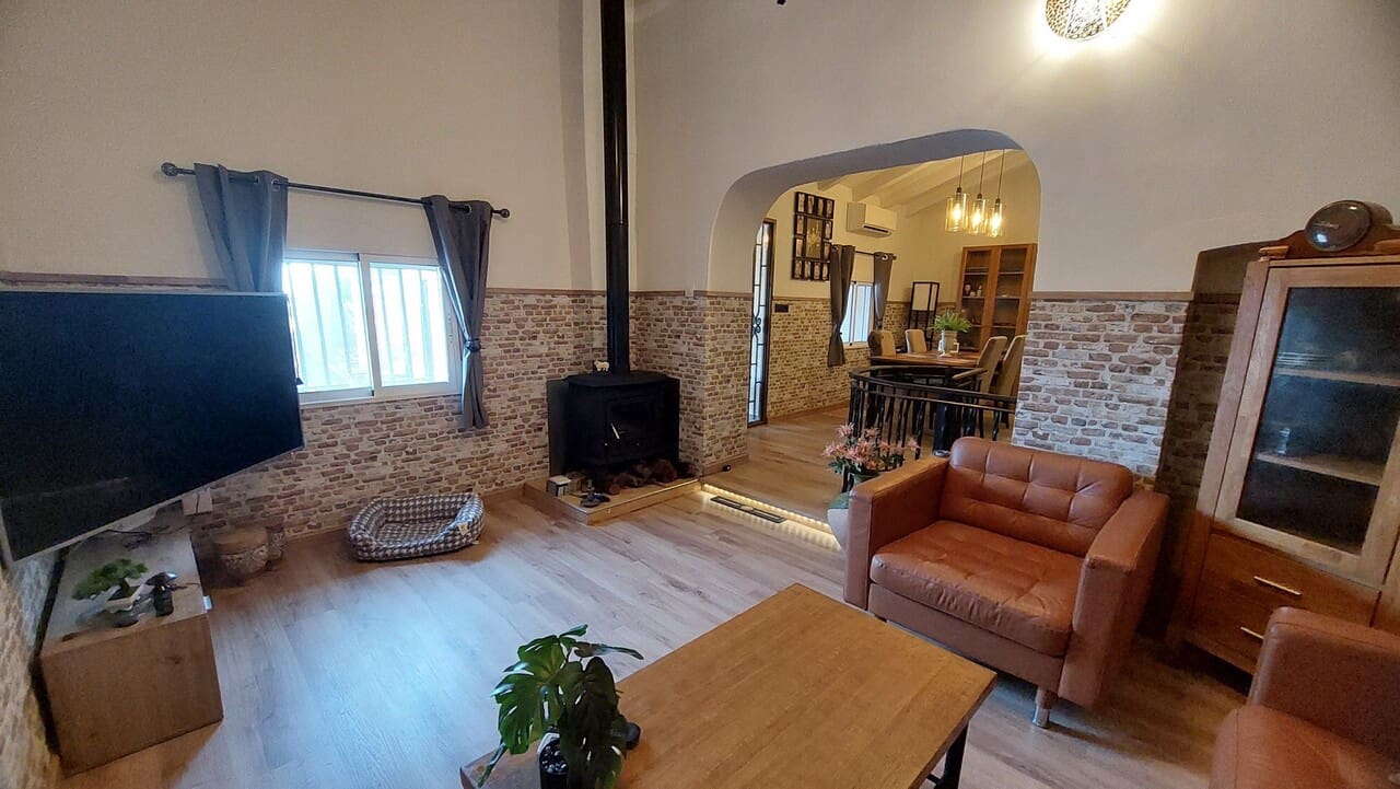 4 bedroom Villa for sale in El Pareton - € 185,000 (Ref: 9510344)