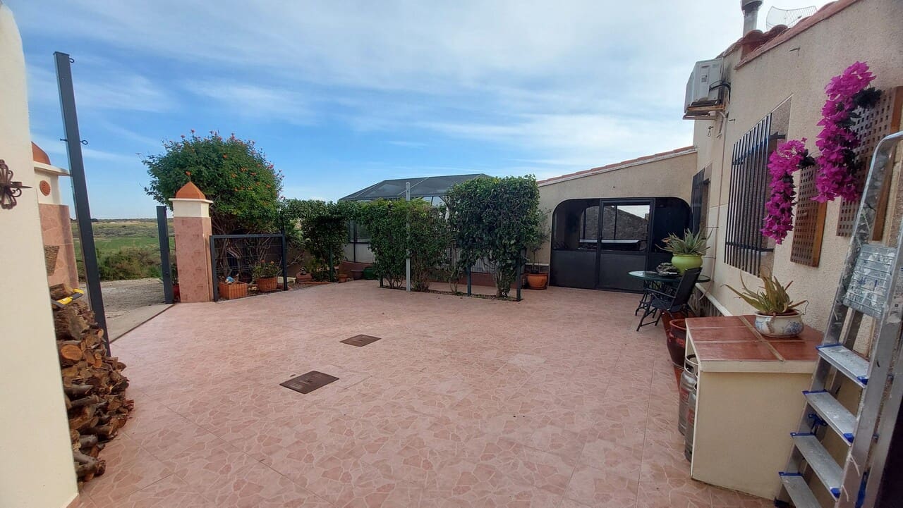 4 bedroom Villa for sale in El Pareton - € 185,000 (Ref: 9510344)