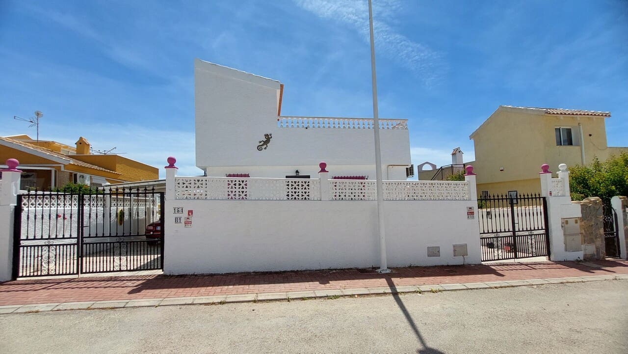 Chalet de 3 habitaciones en Camposol en venta con piscina - 285.000 € (Ref: 9819379)