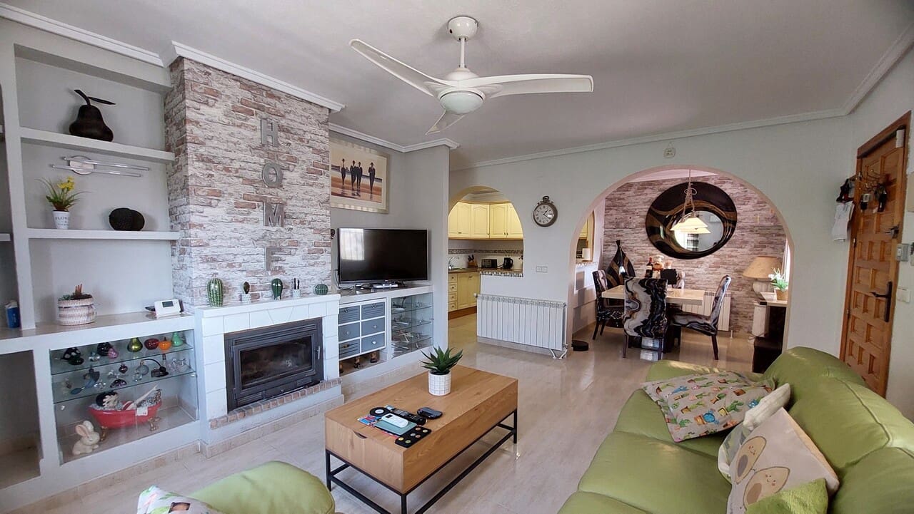 Chalet de 3 habitaciones en Camposol en venta con piscina - 285.000 € (Ref: 9819379)