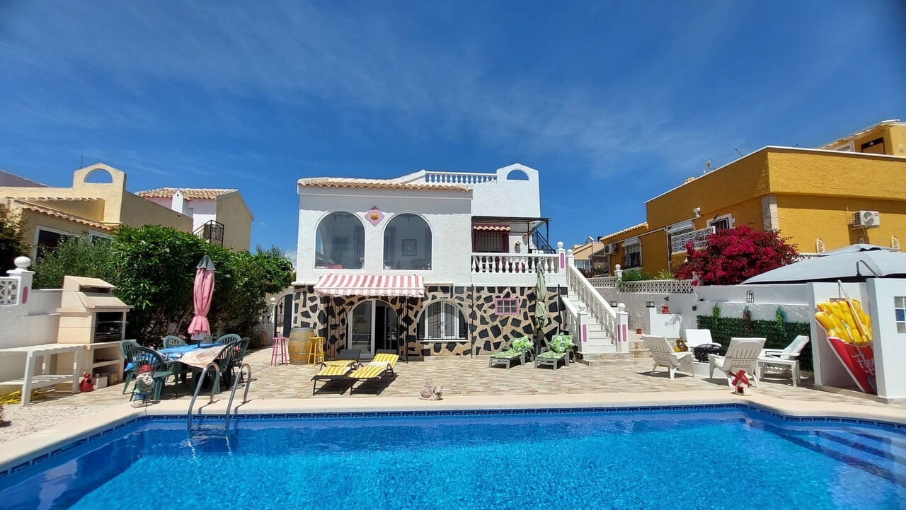 Chalet de 3 habitaciones en Camposol en venta con piscina - 285.000 € (Ref: 9819379)