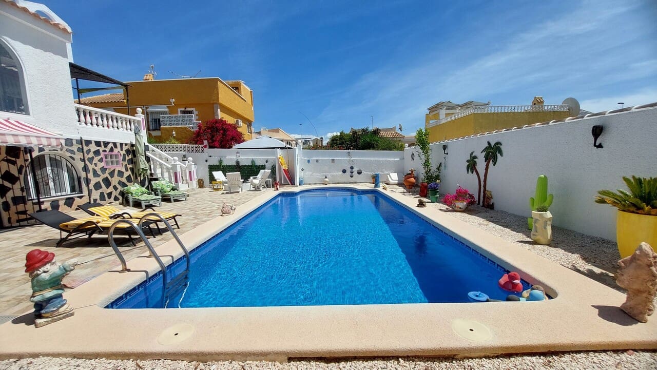 Chalet de 3 habitaciones en Camposol en venta con piscina - 285.000 € (Ref: 9819379)