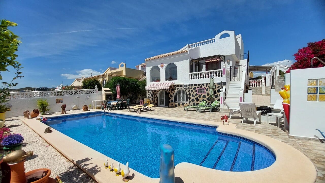Chalet de 3 habitaciones en Camposol en venta con piscina - 285.000 € (Ref: 9819379)