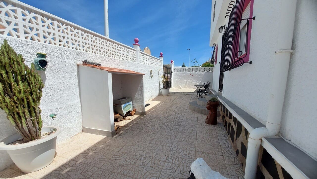 Chalet de 3 habitaciones en Camposol en venta con piscina - 285.000 € (Ref: 9819379)